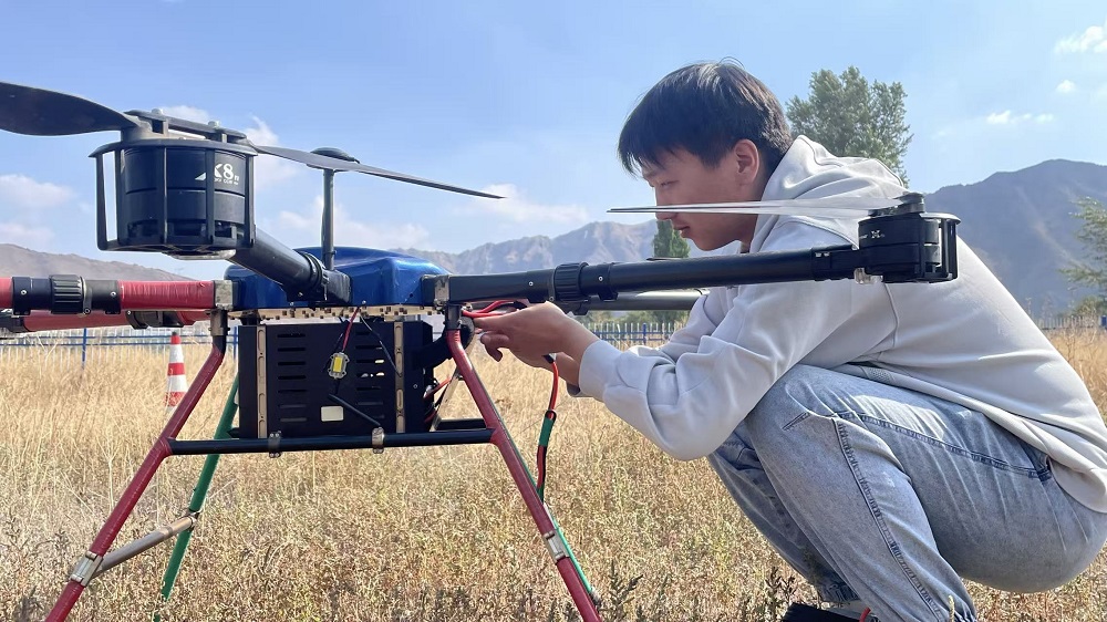 新疆无人机驾驶证培训学校:保华润天高薪就业新选择