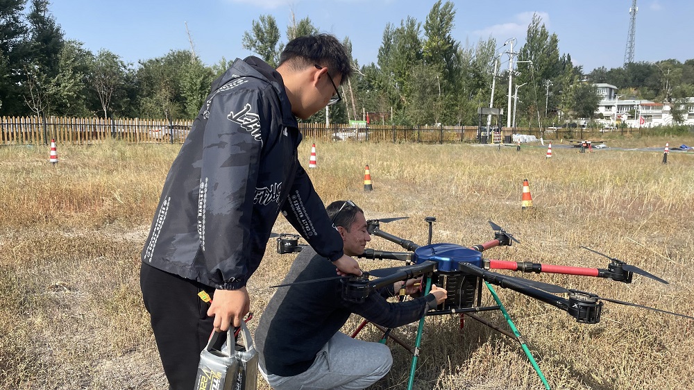 想当无人机大咖?来新疆保华润天03考点,一站式成就你的飞行梦想!