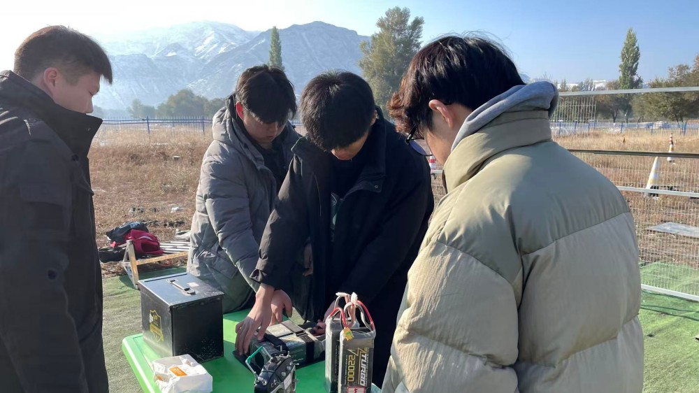 以前飞无人机叫玩,在保华润天新疆无人机培训学完那叫专业